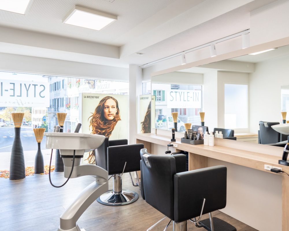 Coiffure-stylein-ruswil-angebot Coiffure-stylein-ruswil-angebot-salon-stuhl-spiegel-poster